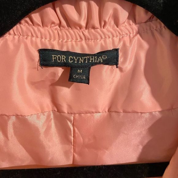 For Cynthia pink ruffled vest size medium - Picture 3 of 4